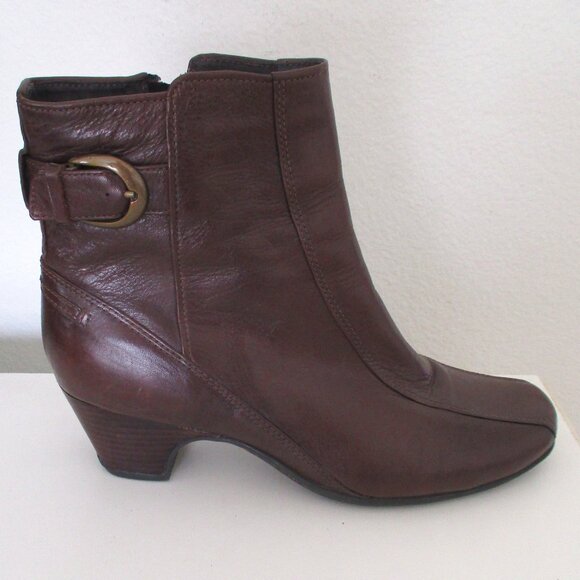 Clarks Artisan Womens Brown Leather Side Zip Ankle Boot - Size 8.5M - Picture 3 of 9